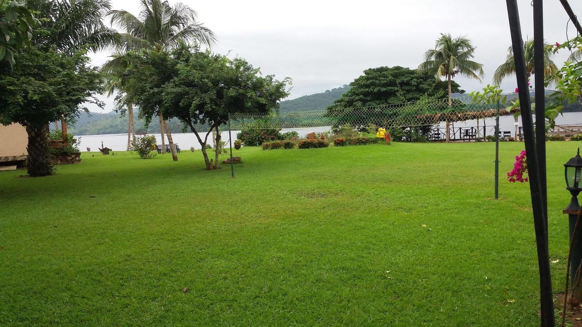 Afrikiko River Front Resort Akosombo Extérieur photo