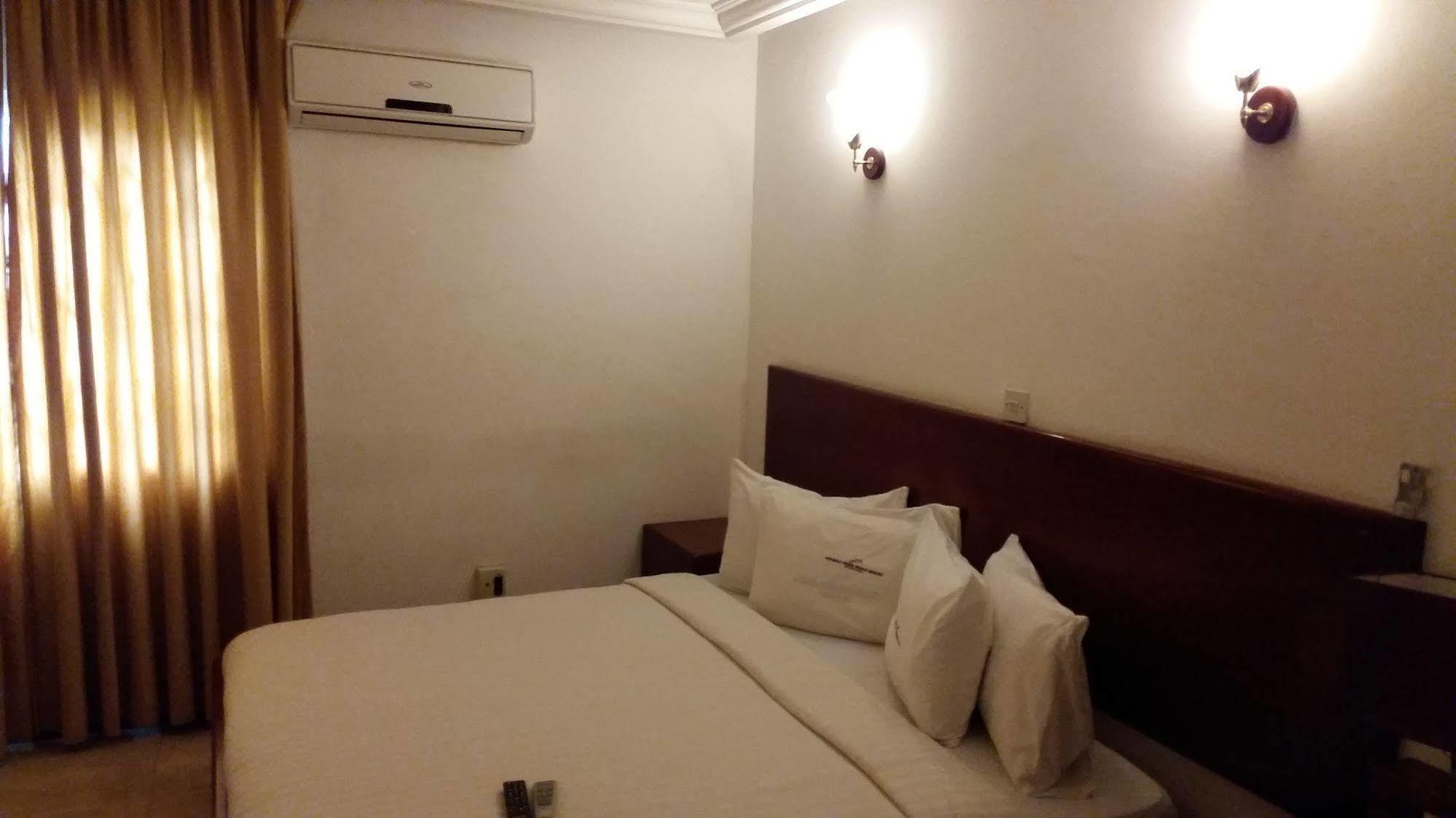 Afrikiko River Front Resort Akosombo Extérieur photo