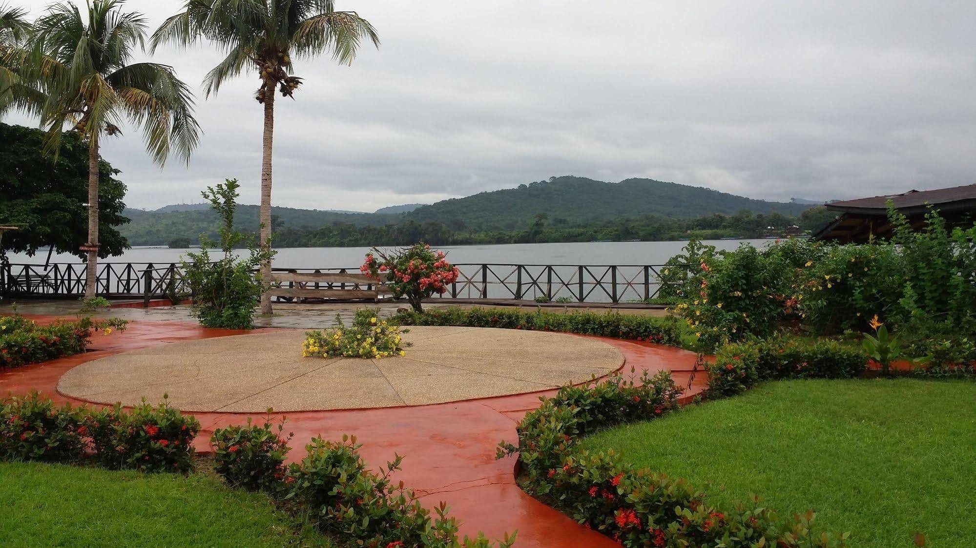 Afrikiko River Front Resort Akosombo Extérieur photo