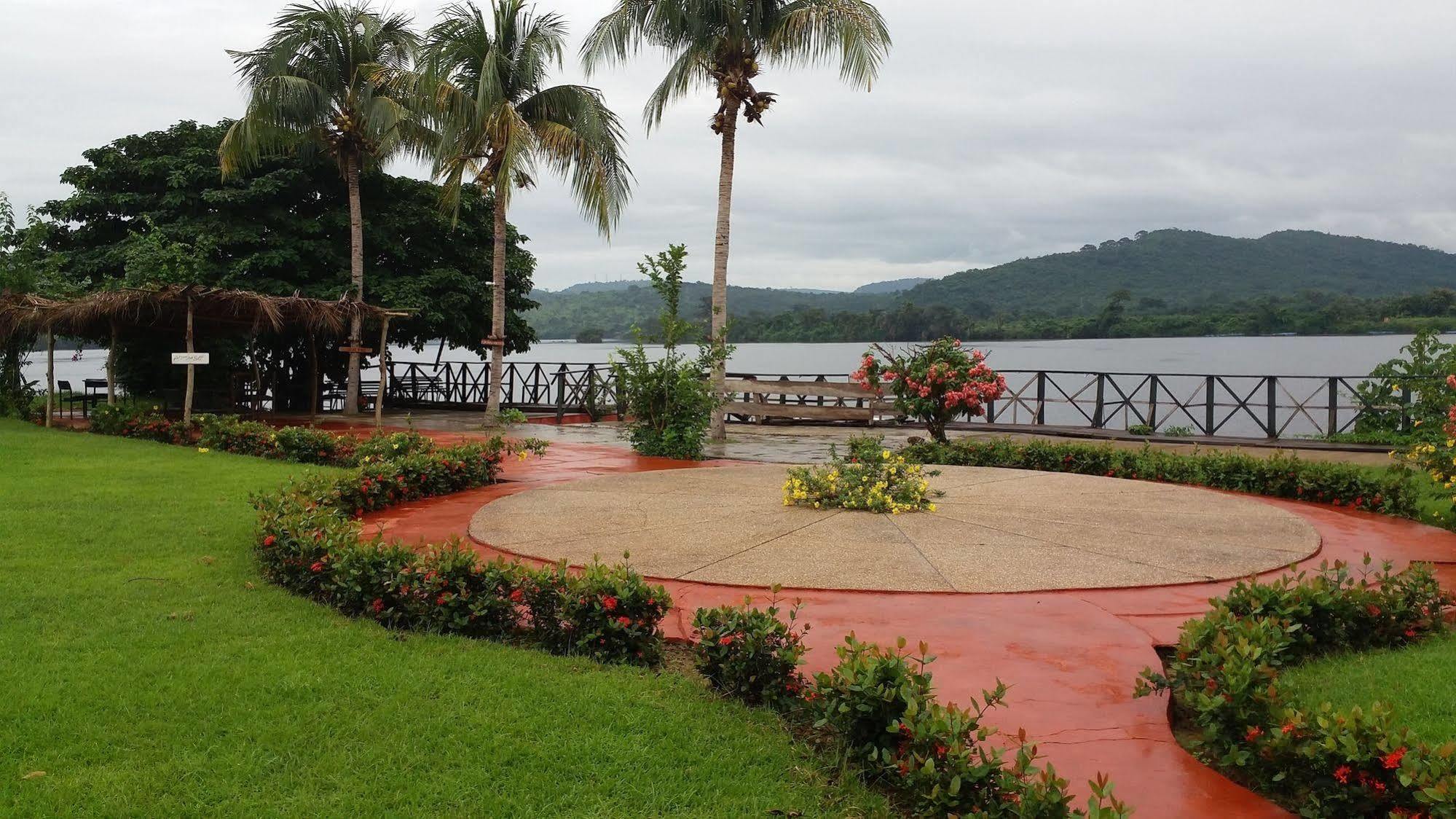Afrikiko River Front Resort Akosombo Extérieur photo
